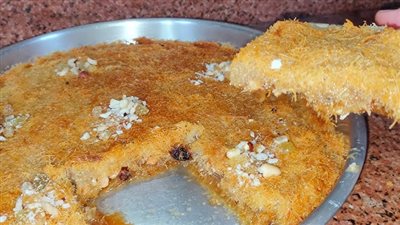 حلويات رمضان 2025 ..  طريقة عمل الكنافة بالزبيب وجوز الهند