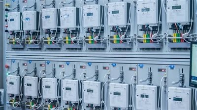 وزارة الكهرباء تحدد 8 أسباب لتغيير العدادات القديمة إلى مسبقة الدفع 