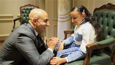 من ذوي الهمم.. وزير التعليم يكرم الطالبة رضوى لتفوقها الدراسي وتميزها في قراءة القرآن