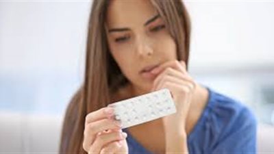 أتناول حبوب منع الحمل دون علم زوجي.. ماذا أفعل؟