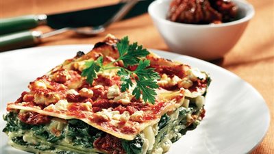  طريقة عمل اللازانيا بالسبانخ والجبن على سفرة رمضان 2025