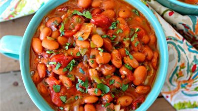 طريقة عمل الفول بالصلصة والطماطم على مائدة سحور رمضان 2025