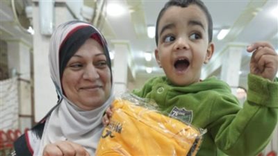 تعاون بين الهلال الأحمر الإماراتي ومؤسسة أولاد عبيد لتوزيع المير الرمضاني