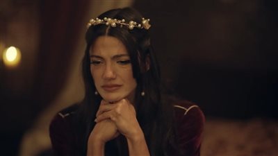 تارا عماد تثير الجدل بشأن علاقتها المتوترة مع والدها وأسرار تجاربها العاطفية 