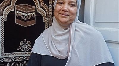 الأم المثالية 2025.. منى كافحت لتربية 5 أبناء وتتمنى الحج