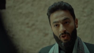 المداح الحلقة 28.. صابر يعثر على خنجر التاج ومنال تحرق ابنها