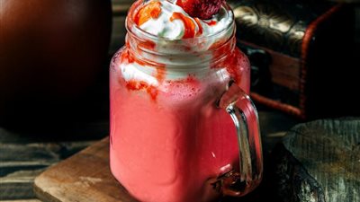 طريقة عمل لاتيه الفراولة المنعش بطعم ومذاق لا يقاوم