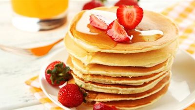  طريقة عمل بان كيك الفراولة بمكونات بسيطة وطعم رائع مثل المحلات 