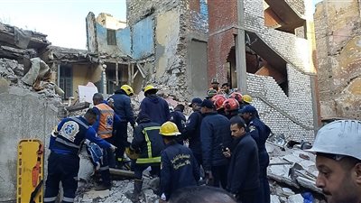 استخراج 3 أطفال على قيد الحياة من تحت عقار اللبان المنهار