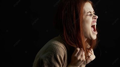 أبي يرفض أن يكون لي صداقات ذكور.. ماذا أفعل؟