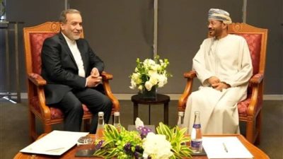 عراقجي يشيد بموقف سلطنة عمان حيال القضايا المشتركة و يوجهه شكره لوزير الخارجية