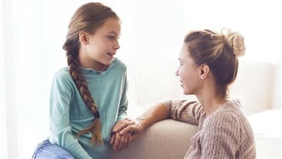 8 خطوات لحماية ابنتك المراهقة من مخاطر السوشيال ميديا