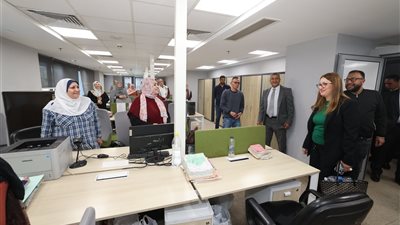صور.. رئيس البريد تتفقد مكاتب القليوبية لمتابعة حركة انتظام سير العمل