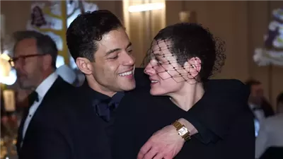 السر وراء انفصال إيما كورين ورامي مالك بعد عامين مواعدة 