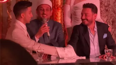 أحمد زاهر ينهار بالبكاء بعقد قران ابنته ليلى على هشام جمال