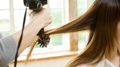 ما حكم عمل المرأة فى مهنة كوافير للنساء؟.. « دارالإفتاء تُجيب »