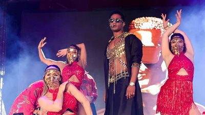 محمد رمضان يرد على منتقديه إطلالته بكوتشيلا: بحب أغيظهم 