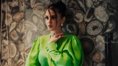 درة تتألق من جديد بالأسود الضيق القصير.. لن تصدقي سعر الفستان (صور)