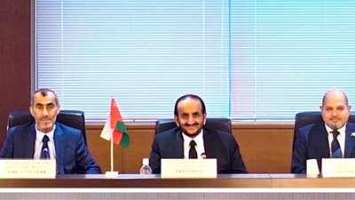 عمان واليابان تبحثان العلاقات الثنائية وسبل تعزيز التعاون في مختلف المجالات