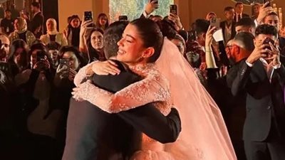 على أغنية بنت أبوها.. بكاء ليلى أحمد زاهر فى فرحها يفسد مكياجها