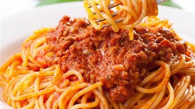 سهلة ومن غير مجهود.. طريقة تحضير المكرونة بالصلصة الحمراء واللحمة المفرومة