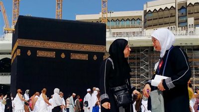  هل يجوز للمرأة الذهاب للحج بمال خطيبها أو زوجها؟.. أمينة الفتوى تُجيب