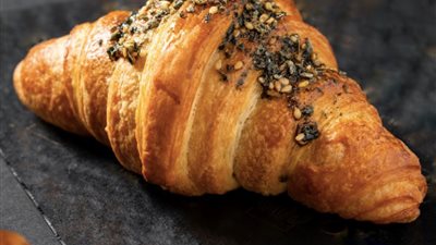 لفطور شهي وصحي.. طريقة تحضير الكرواسون بالزعتر بخطوات بسيطة