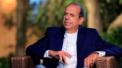 محمد الصاوي يبكي على الهواء بعد استرجاعه وفاة ابنه في حادث سير