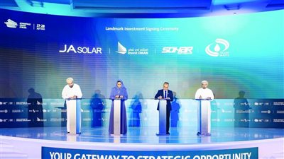 توقيع اتفاقيات استثمارية إقليمية ودولية في الطاقة النظيفة في عمان