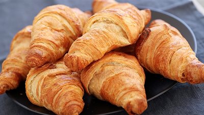 لفطار شهي .. طريقة عمل الكرواسون بمكونات من مطبخك