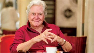 حسين فهمي: أرفض تقديم سيرتي الذاتية ولا أوافق على نسخة رقمية مني 