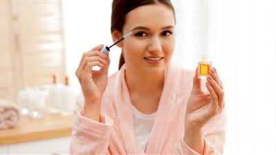 وصفات طبيعية فعالة لتطويل وتكثيف الرموش بطريقة آمنة