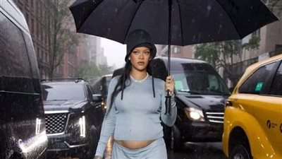 ريانا تؤكد حملها بطفلها الثالث خلال ظهورها في حفل Met Gala 2025