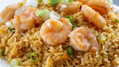 لعشاق المأكولات البحرية.. طريقة عمل الأرز بالجمبري في المنزل بسهولة