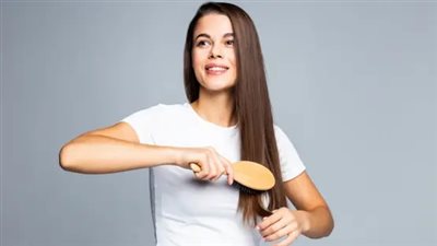 لتعزيز نموه وتكثيفه.. أفضل نصائح لتمشيط شعرك بطريقة صحيحة 