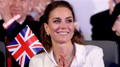 كيت ميدلتون تخطف الأنظار بالأبيض في مناسبة ملكية بريطانية 