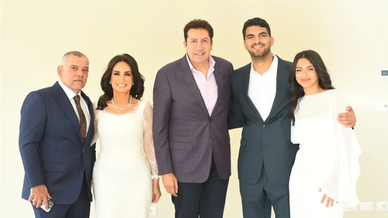 أمل رزق تحتفل بعقد