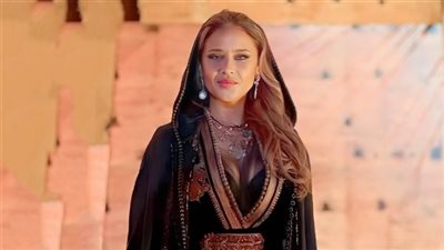 نيللي كريم تتألق بالقفطان الأسود خلال مشاركتها في أسبوع القفطان بالمغرب