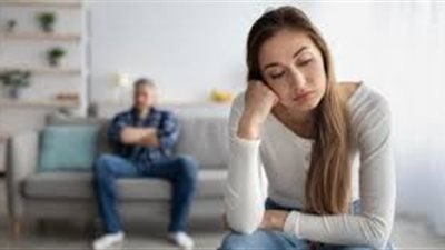 أب يسأل: هل أضرب ابنتي لأنها تكلم شابًا؟