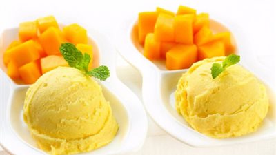 منعش ولذيذ.. طريقة عمل آيس كريم  المانجو بخطوات سهلة في المنزل