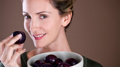 «بشارة بالنجاح والرزق» .. تفسير رؤية البرقوق في المنام