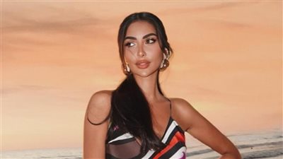 نور الغندور تجسد روح الصيف في مهرجان كان 2025 بإطلالة أنثوية مبهرة 