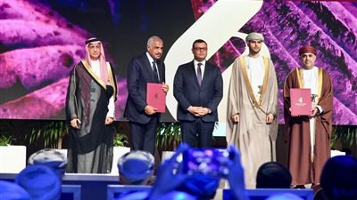 وزير الإسكان يصل إلى مسقط ويُشارك في افتتاح معرض ومؤتمر عُمان العقاري وأسبوع التصميم والبناء العشرين