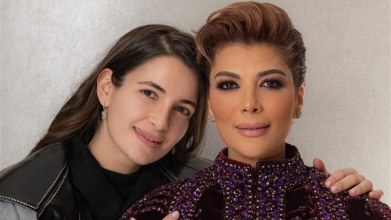 الفنانة أصالة وابنتها