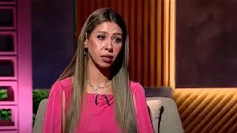 الفنانة إيناس عز