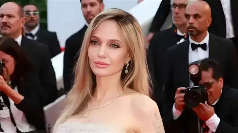 أنجلينا جولي