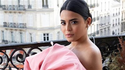 أسماء جلال تحتفل بعيد ميلادها الثلاثين بطريقة مرحة وعفوية