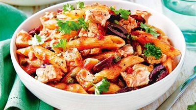 سريعة ومغذية .. طريق عمل المكرونة بالتونة والخضروات 