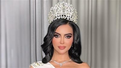 ملكة جمال السعودية رومي القحطاني تلفت الأنظار بإطلالة محتشمة في عرض أزياء دولي