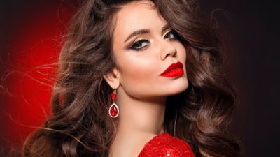 تفسير حلم الفستان الأحمر في المنام للعزباء والمتزوجة والحامل 